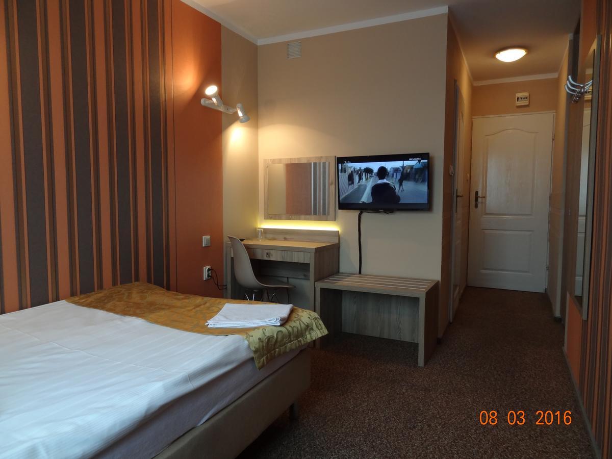 Hotel Restauracja Cukropol Gostyń Kültér fotó