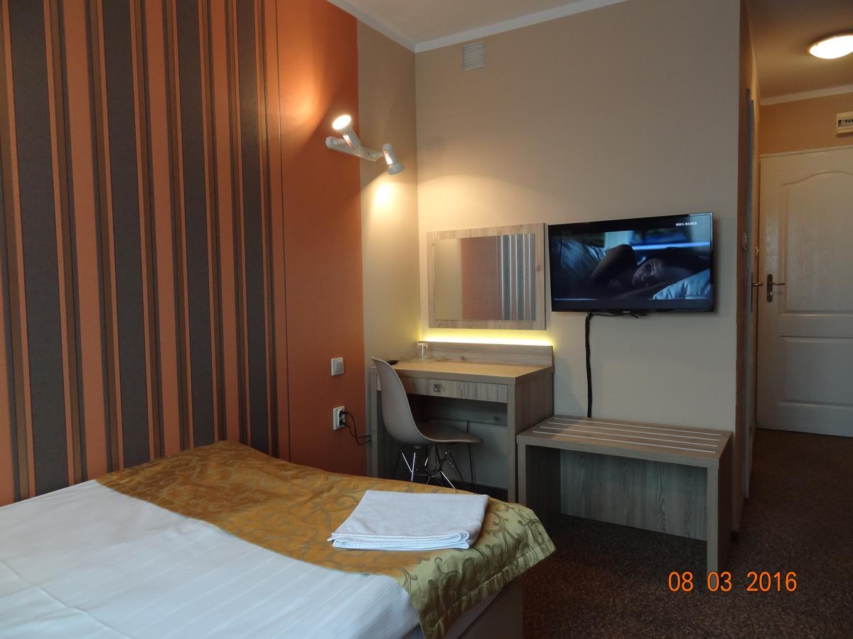 Hotel Restauracja Cukropol Gostyń Kültér fotó