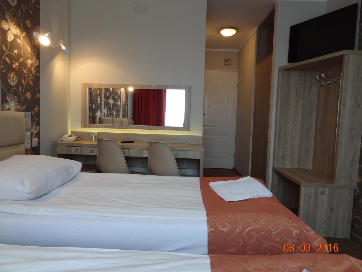 Hotel Restauracja Cukropol Gostyń Kültér fotó